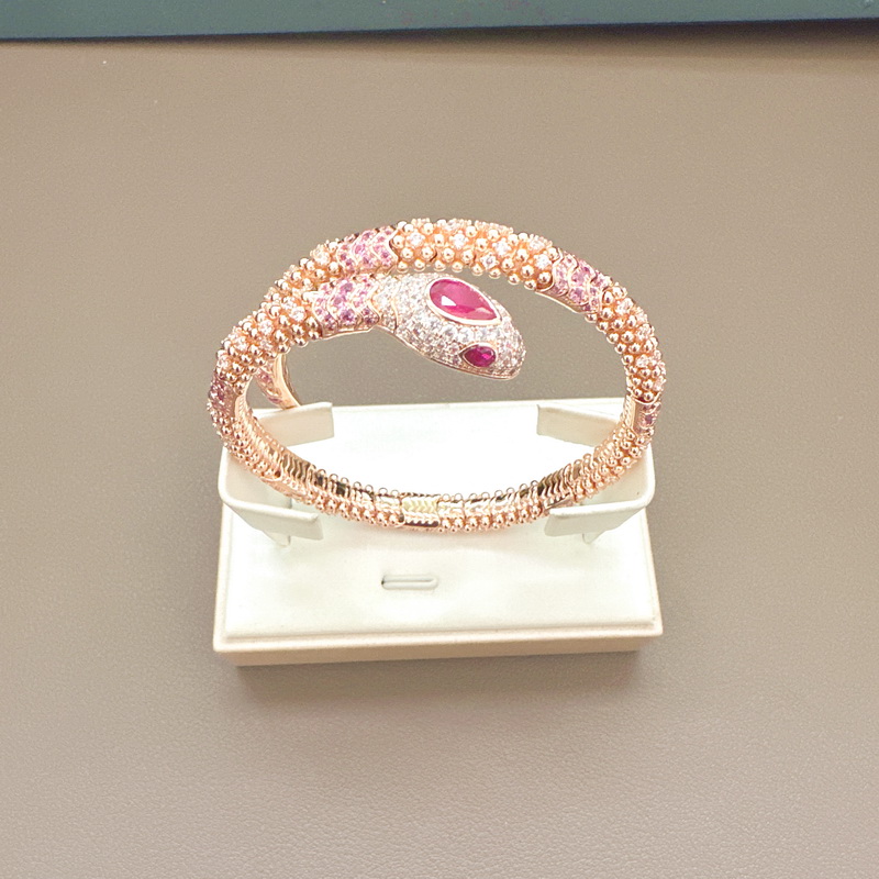 Designer Collection Necklace B - огляд і ціна Vintage Collectible Jewelry