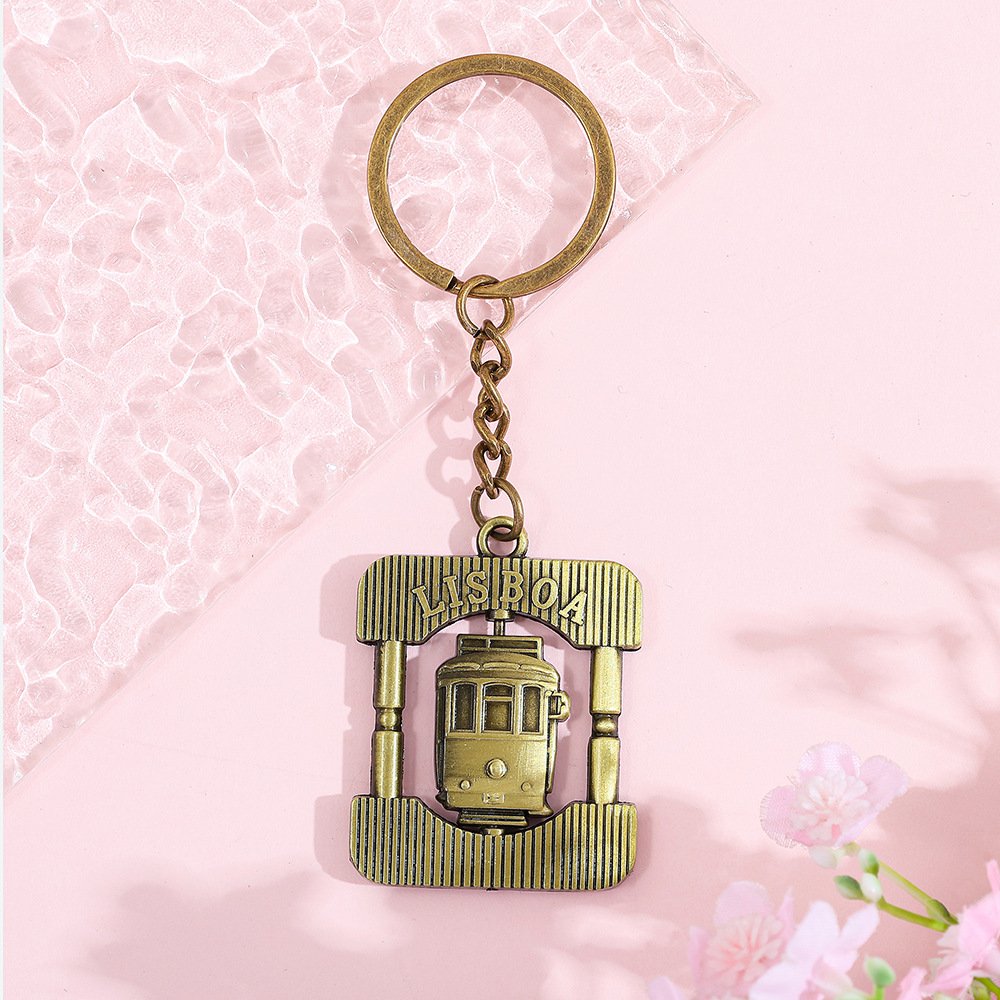 Vintage Tram Design Metal Keyc - огляд і ціна Vintage Item